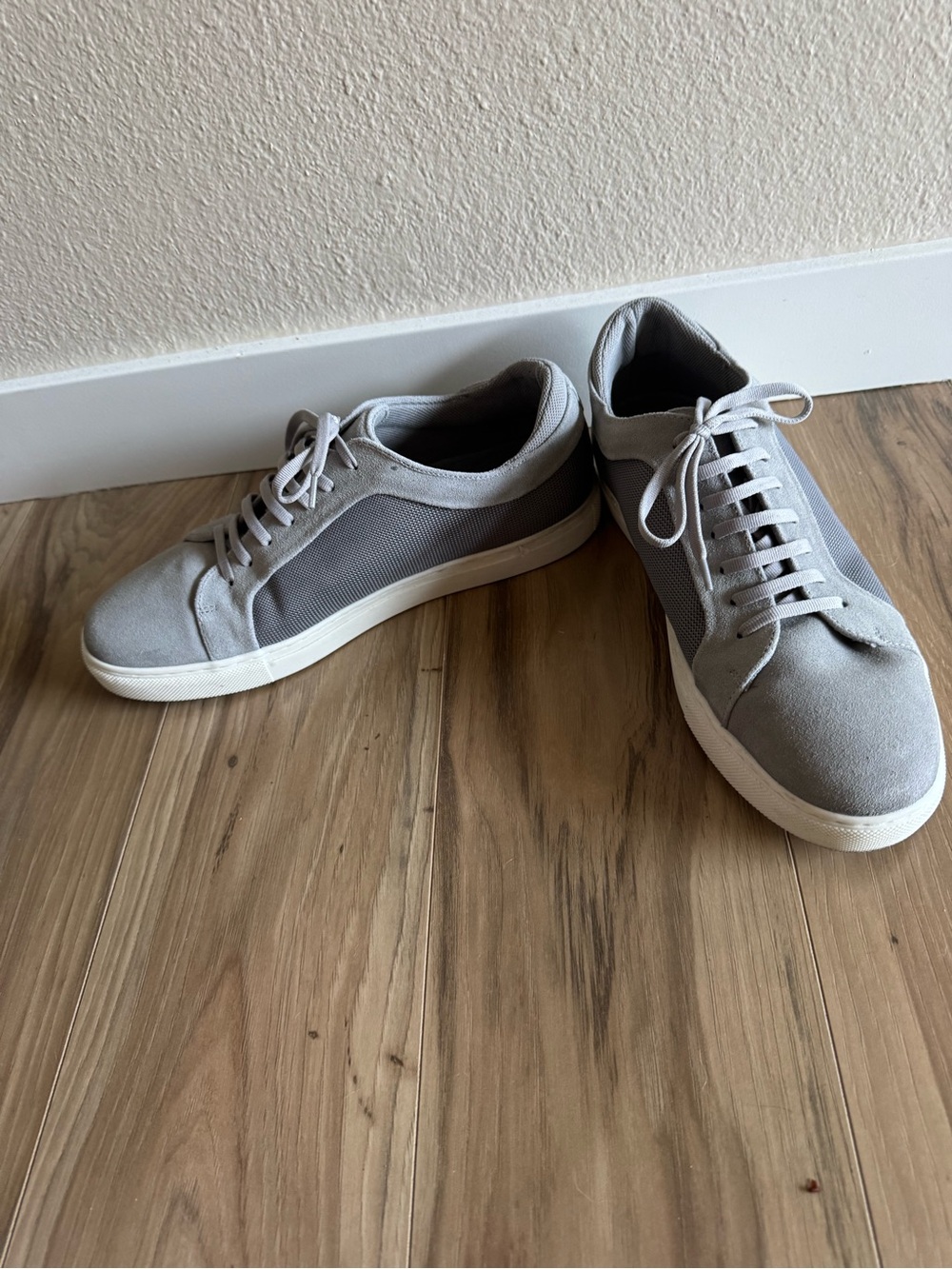 Kenneth Cole Light Gray Suede & Mesh Low-Top Sneakers
